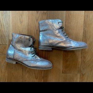 SOLD Ecote Shiny Chukkas